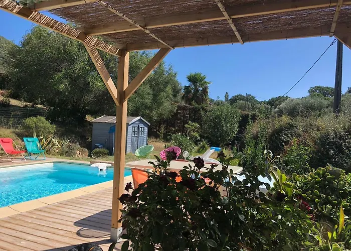 Macchia Evasion Avec Piscine